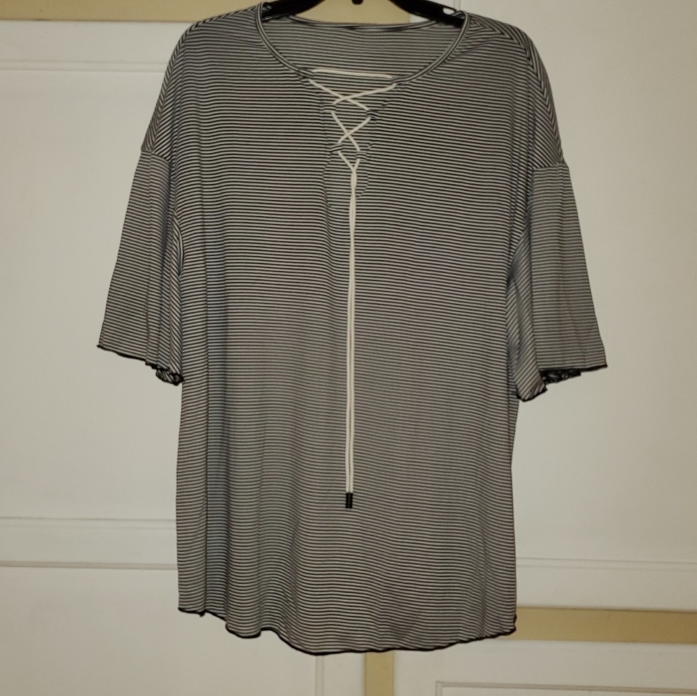 SHEIN Women's Stripped Print Lace Up Tee NWOT - Picture 2 of 3